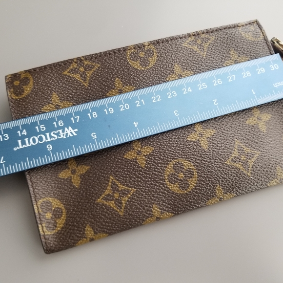 LOUIS VUITTON Classic Signature mini pouch Monogram print - Picture 9 of 10